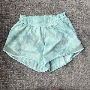 Lululemon Hotty Hot Low-Rise Lined Short 4" size 4